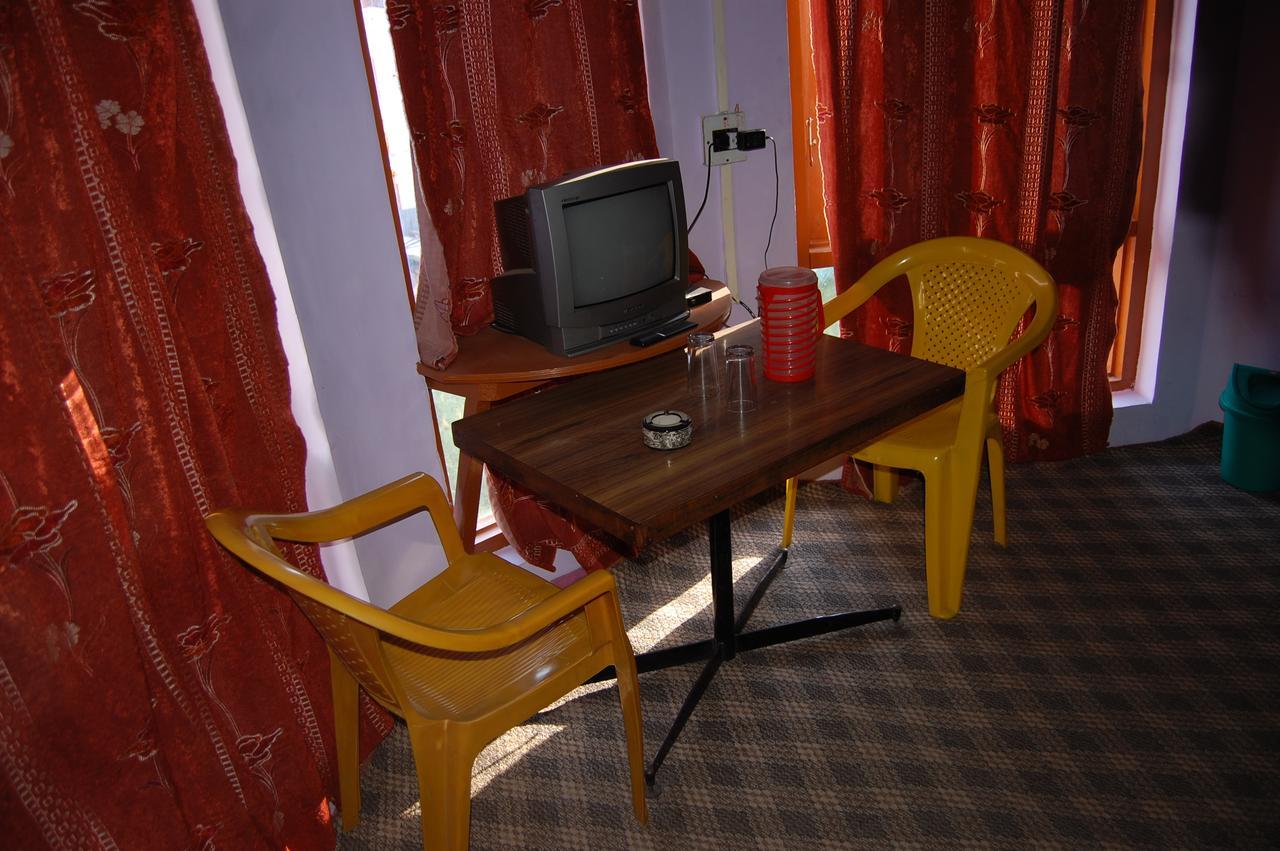New Relax Inn, Pahalgam, 2 Km From Lidder Valley מראה חיצוני תמונה